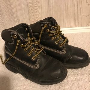 Boys boots